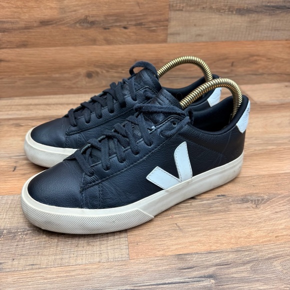 Veja women  size  8 Black and White Sneakers - Picture 2 of 9